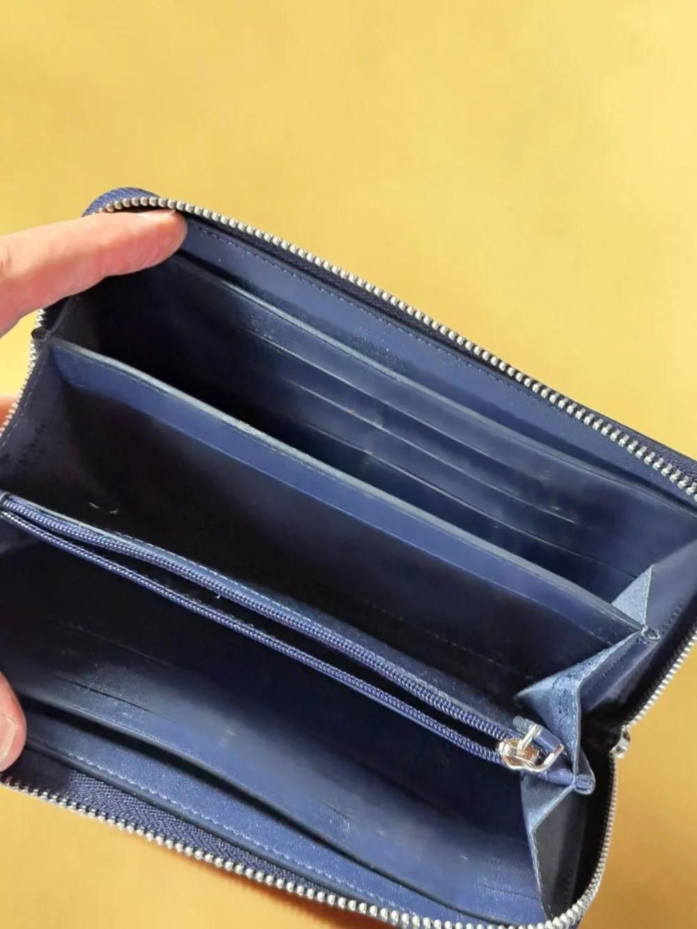 KATE SPADE Blue Long Wallet zipper closure